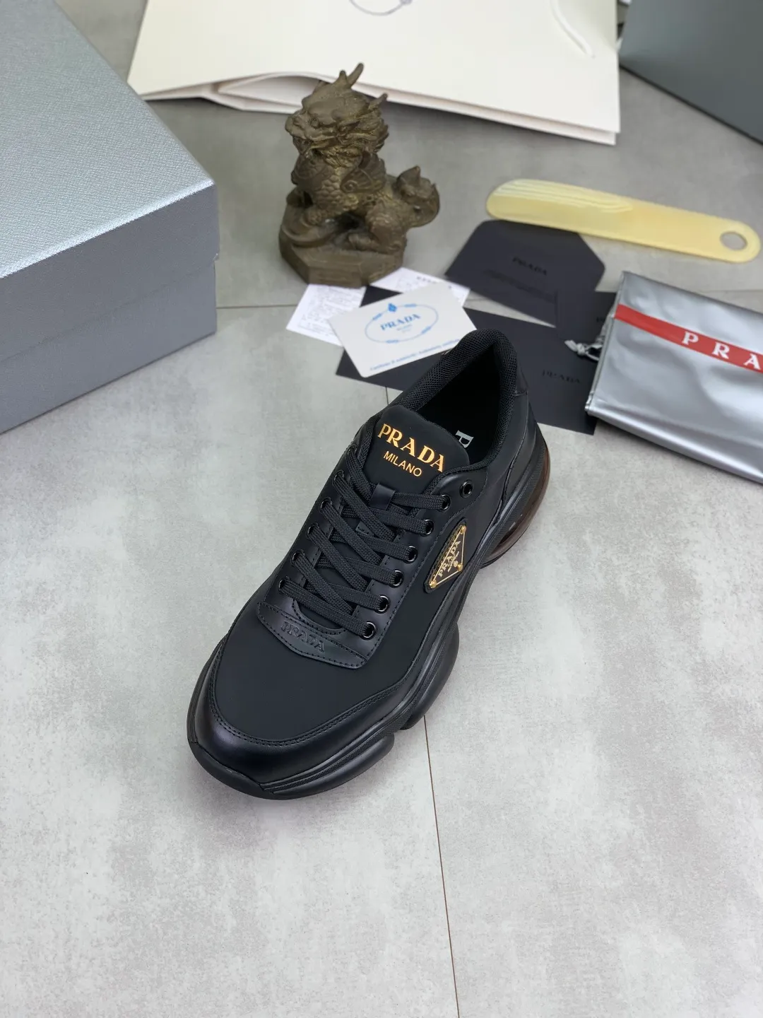 Men's men's shoes 💰P640 💰【New model】Top quality, new popular model on the official website, it will not go out of style for a hundred years, 🆘 The trendy brand (Prada) mainly promotes popular models, avant-garde and versatile fashionable men's shoes, private version molding, cowhide surface splicing 1:1 oil edge processing... fashionable and simple, original imported cowhide interior cowhide feet; the atmosphere and personality are more fashionable, eye-catching and pursuing class. It will subvert old ideas and be a must-have for fashionistas who want to spend time with you! Must keep it! High-end comfort, high-end quality workmanship. Size: 38-45 Various colors available. full package